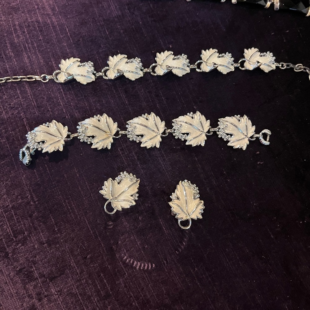 Vintage Sarah Coventry Whispering Leaves Demi Parker jewelry set